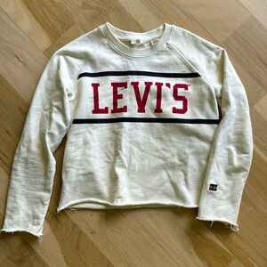 Cropped Levi’s Sweatshirt